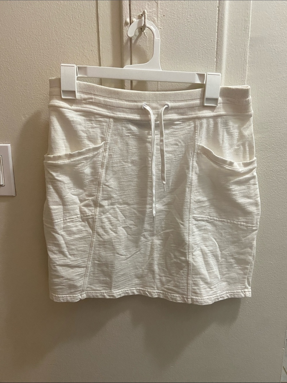 Jones New York Cream Drawstring Knit Pocket Mini Skirt